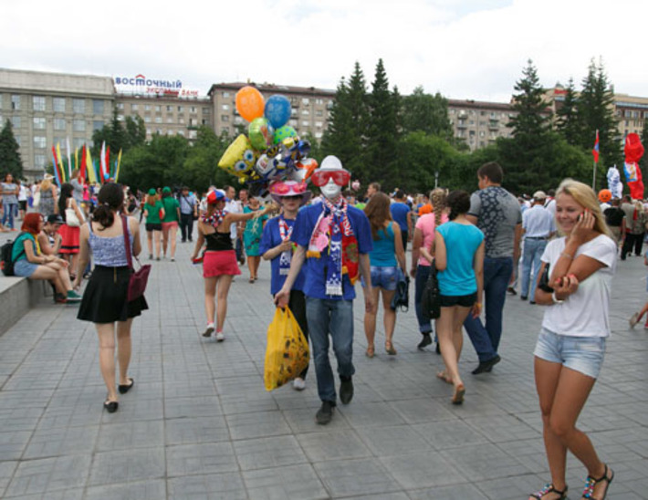На день рождения собрался весь город. Фото Аркадия УВАРОВА