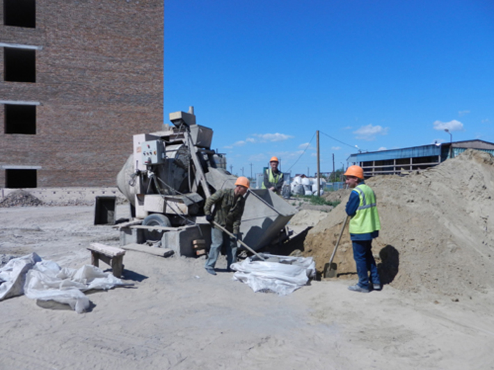 На стройке районного Дома культуры в Карасуке. Фото Марины ЛУПЕЙКЕНЕ