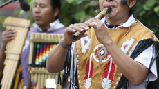 Один из ансамблей сибирских индейцев. Фото Аркадия УВАРОВА