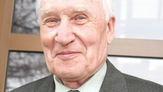 Почетный железнодорожник, почетный ветеран дороги, кавалер ордена Трудового Красного Знамени Николай Антонович Макуха. Фото Елены КОСТИНОЙ