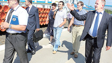 На газпромовских объектах царят чистота и порядок — участники встречи убедились в этом, посетив с экскурсией компрессорную станцию. Фото Натальи МАНТОРОВОЙ