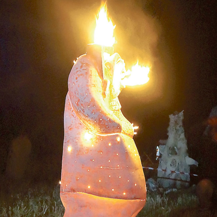 Скульптура Гриша — победитель фестиваля. Фото Ларисы МИХЕЕВОЙ