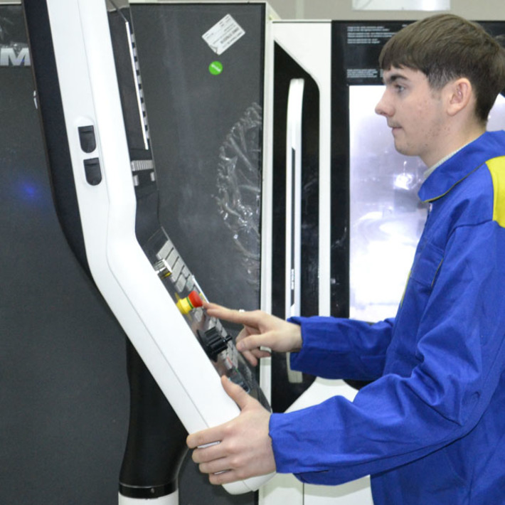 Один из лучших операторов станков с ЧПУ