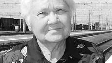 Ветеран Инского эксплуатационного вагонного депо Светлана Викторовна Гузенко — человек с активной жизненной позицией, хранитель истории родного депо. Ее трудовой стаж — 37 лет. Она ударник 11-й пятилетки, обладатель звания «Лучший по профессии» по Новосибирскому отделению дороги. А одна из самых дорогих наград для нашей героини — именные часы министра путей сообщения. Фото Елены КОСТИНОЙ