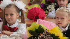 Более ста первоклассников сели за парты в школе № 23 г. Новосибирска, которая открылась после капитального ремонта. Фото Михаила ПЕРМИНА