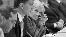 По вопросу об эвакуации транспортных средств мнения депутатов разделились. Фото Аркадия УВАРОВА