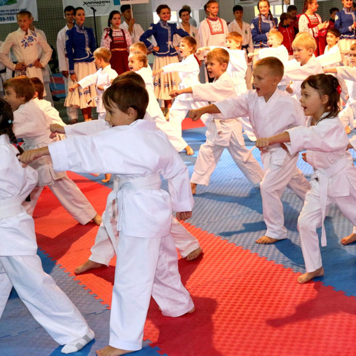 Обрести уверенность в себе  Кубок Покрышкина помогает  даже самым юным его участникам. Фото Натальи МАНТОРОВОЙ