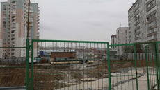 Жители панельного дома опасаются «солнечного затмения» и пытаются внести коррективы в планы застройки. Фото Аркадия УВАРОВА