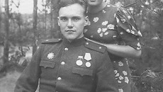 Георгий Львович Свешников  с женой Анной Яковлевной, 15 июля 1943 г. Фото из семейного архива