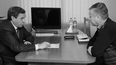 Председатель правления ЖСК Анатолий Соколов на личном приеме губернатора. Фото Михаила ПЕРМИНА