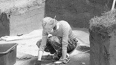 Раскопки на объектах археологического наследия «Крохалёвка-5» и «Крохалёвка-11» в Коченёвском районе. Здесь жили люди примерно на рубеже первого и второго тысячелетия нашей эры. Фото Михаила ПЕРМИНА