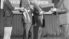 Награждается один из победителей конкурса «100 лучших товаров РФ — 2014» — флагман стройиндустрии ОАО «Искитимцемент». Фото Михаила ПЕРМИНА