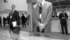 Инвестиционный интерес стран Азиатско-Тихоокеанского региона  к территории Сибири, по мнению экспертов, заключается не только  в получении доступа к природным ресурсам, но и с позиции колоссального потребительского рынка и расширения бизнеса. Фото из архива Аркадия УВАРОВА