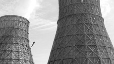 Размер платы за электроэнергию определяется исходя из показаний приборов учета и тарифа. При их отсутствии стоимость потребленных энергоресурсов рассчитывается по нормативам потребления, которые зависят от количества комнат в квартире, прописанных жильцов и типа пищеприготовления — электроплита или газ. Фото из архива Аркадия УВАРОВА