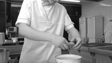 К качеству работы столовых в школах, детских садах, больничных стационарах должны предъявляться высочайшие требования. Фото Михаила ПЕРМИНА
