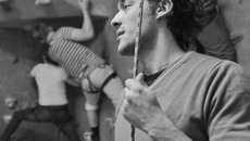 Актер Алексей Кучинский (Робин Гуд) на тренировке по скалолазанью