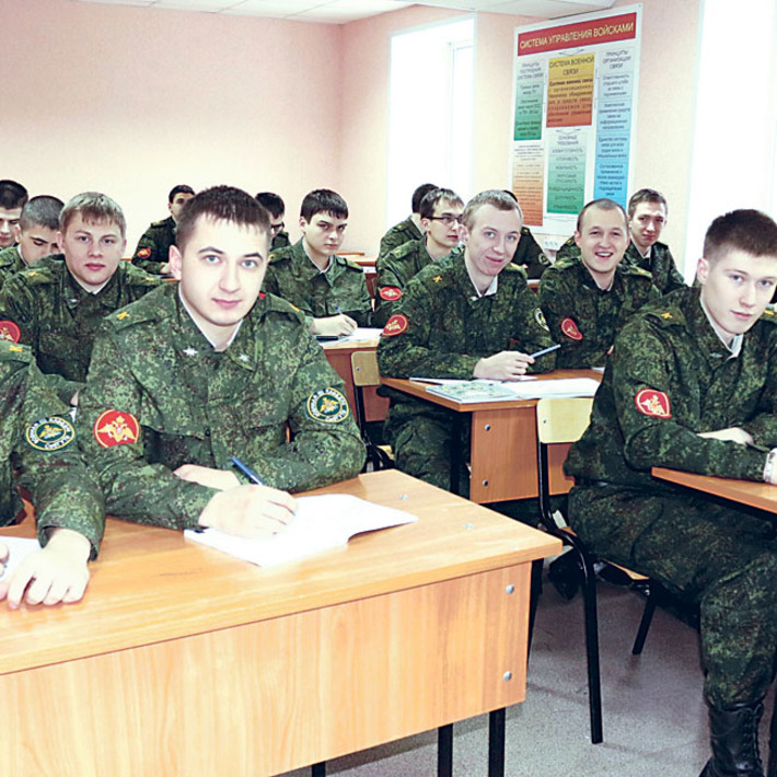 Первые в Новосибирске слушатели школы мобилизационного резерва свой выбор одобряют. Фото Натальи МАНТОРОВОЙ