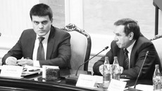 Михаил Котюков (слева) оптимистично оценил первые итоги деятельности ФАНО. Фото предоставлено пресс-службой губернатора и правительства Новосибирской области