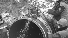 Сварка новой трубы между Новосибирском и Барабинском