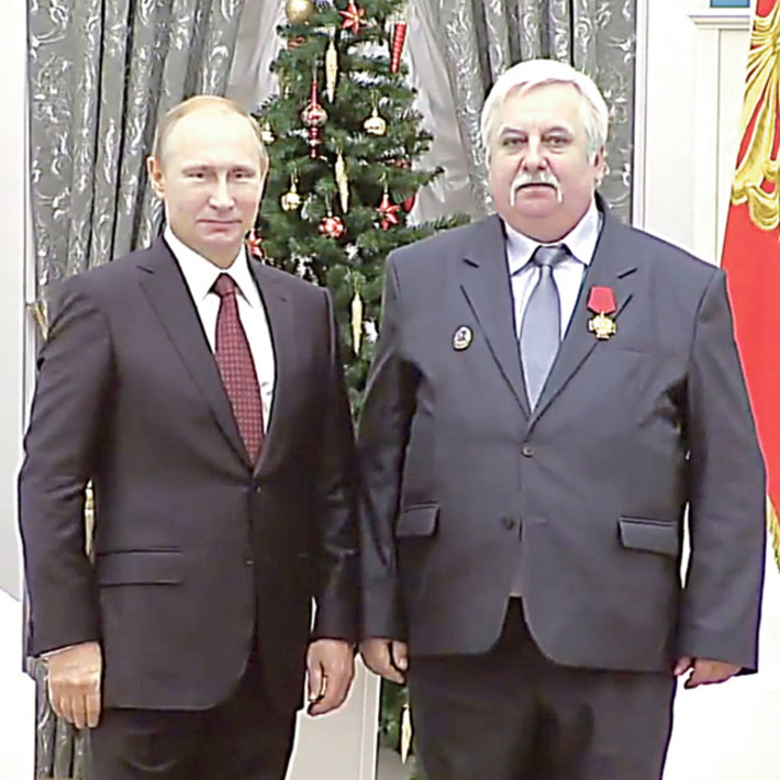 Владимир Путин и Александр Горбатюк: фотография на память. Фото с сайта rt.com