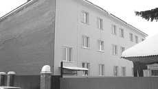У жителей незаконно возведенного дома № 7 на улице Герцена, как и у жильцов других подобных строений, есть выбор: быть «снесенными» или решить проблемы собственными силами и средствами. Фото Михаила ПЕРМИНА