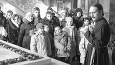 Гостей заинтересовали история и реликвии Вознесенского собора. Фото Аркадия УВАРОВА