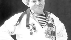 Образ воина-победителя  в течение многих лет был и остается дорогим и значимым для фотокор- респондента «Советской Сибири» Бориса Москвина.  О них — сильных духом и беззаветным служением Родине — фотоподборка из сюжетов разных лет. 1996 г. Фото Бориса МОСКВИНА