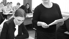 Подавляющее большинство выпускников нынешнего года обеспечили себе проходной билет на ЕГЭ, справившись с итоговым сочинением. Фото Михаила ПЕРМИНА