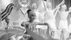 Ярким гала-концертом в Ленинском районе завершился фестиваль детского и юношеского творчества, посвященный 70-летию Великой Победы. Фото Бориса МОСКВИНА