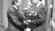 Губернатор Владимир Городецкий поздравил нового главу Коченёвского района. Фото предоставлено пресс-службой губернатора НСО