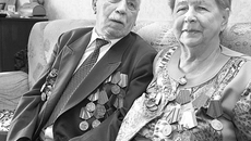Решение жить вместе, радовать и помогать друг другу — смелый поступок для людей преклонного возраста. Фото Аркадия УВАРОВА