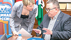 Член регионального политсовета «Единой России» Анна Богалий и Валерий Ильенко перед заседанием политсовета. Фото предоставлено er.nsk