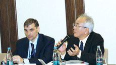 Рабочий момент конференции. В центре — доктор права из Японии Шигеру Кодама, университет Миэ. Фото Анастасии КРАСОВСКОЙ