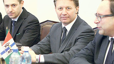 «От лица членов парламента Ломбардии сообщаю, что, несмотря на санкции, которые мы не поддерживаем, и непростую геополитическую ситуацию, мы очень заинтересованы в сотрудничестве с Новосибирской областью», — отметил депутат парламента области Ломбардия Марко Тиццони (в центре). Фото пресс-службы правительства НСО