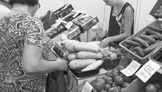 Формат оптово-розничных и сельскохозяйственных ярмарок по душе и производителям, и потребителям. Фото Аркадия УВАРОВА