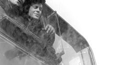 Владимир Иванович Сливаков и Иван Дмитриевич Ласточкин в кабине паровоза. Архивные снимки предоставлены Г.В. ГРИГОРЬЕВОЙ