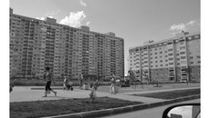 Этажи Акатуйского микрорайона растут, но транспортная инфраструктура отстает. Фото Юрия ИВАНОВА