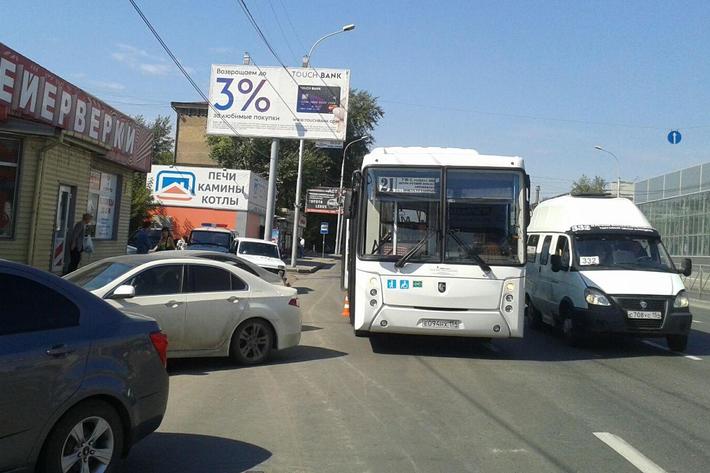 Фото с места ДТП предоставлены ГИБДД Новосибирска