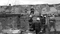 Маловероятно, что кто-то из рабочих захочет разбирать эти завалы вновь по собственной воле. Фото предоставлено пресс-службой Главного управления МЧС России по Новосибирской области