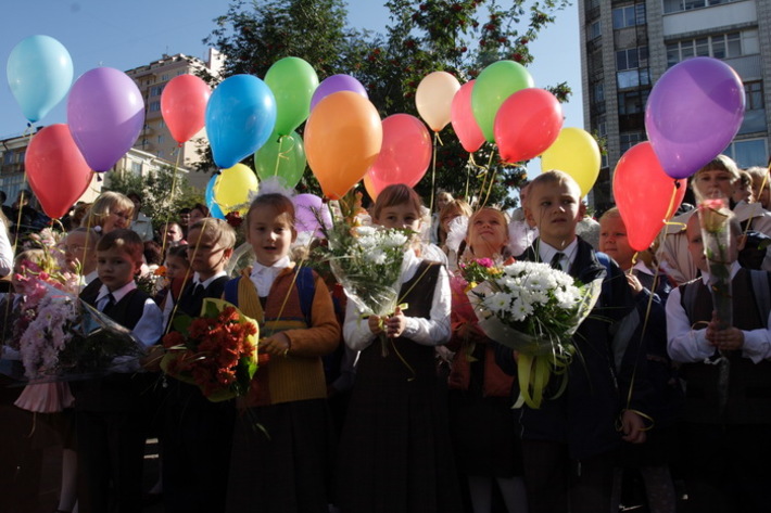 Первоклассники гимназии №1 пришли учиться в одной из престижнейших школ страны. Фото Аркадия Уварова из архива "Советской Сибири"