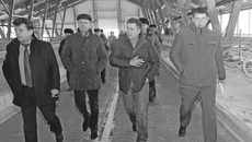 «Он с детства такой». Выездное заседание Комитета по аграрной политике в Каргатском районе, хозяйство «Русское поле» (Андрей Шимкив — второй справа)