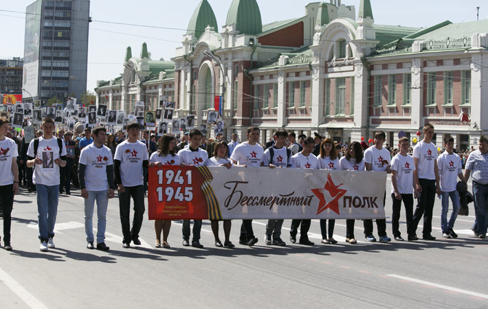 В год 70-летия Великой Победы участниками акций «Георгиевская ленточка», «Свеча памяти», «Бессмертный полк» и других стали более 200 тысяч жителей Новосибирской области. Фото Аркадия УВАРОВА