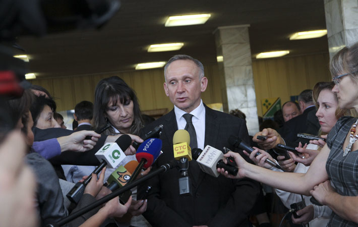 Андрей Панфёров, первый заместитель председателя Законодательного собрания Новосибирской области, отвечает на вопросы журналистов. Фото предоставлено пресс-службой Законодательного собрания НСО