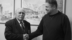 Участник парада Победы в Новосибирске Я. Ф. Осадчий и сотрудник Музея города Новосибирска К. А. Голодяев. Фото предоставлены Константином ГОЛОДЯЕВЫМ