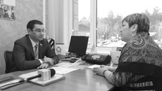На личном приеме у Фёдора Николаева: без внимания не остается ни одна просьба. Фото Михаила ПЕРМИНА