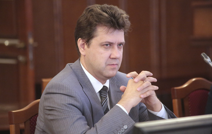 Министр финансов и налоговой политики региона Виталий Голубенко.