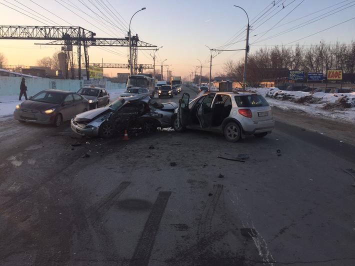 Фото с улицы Станционная предоставлено ГИБДД Новосибирска