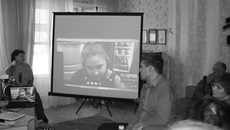 Во время телемоста Лена Колесникова пообещала, опираясь на собственный опыт, проанализировать законы: какие нюансы жизни людей с ограниченными возможностями остаются за кадром? Фото Валентины МАЛЬЦЕВОЙ