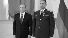 На фото пресс-службы Кремля полковник Виталий Жданов во время церемонии награждения