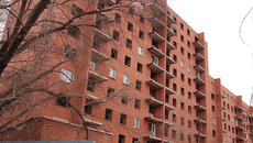Дом № 10, расположенный в Новосибирске на улице Станиславского, начал строиться в 2004 году. Фото с сайта www.n-s-k.net